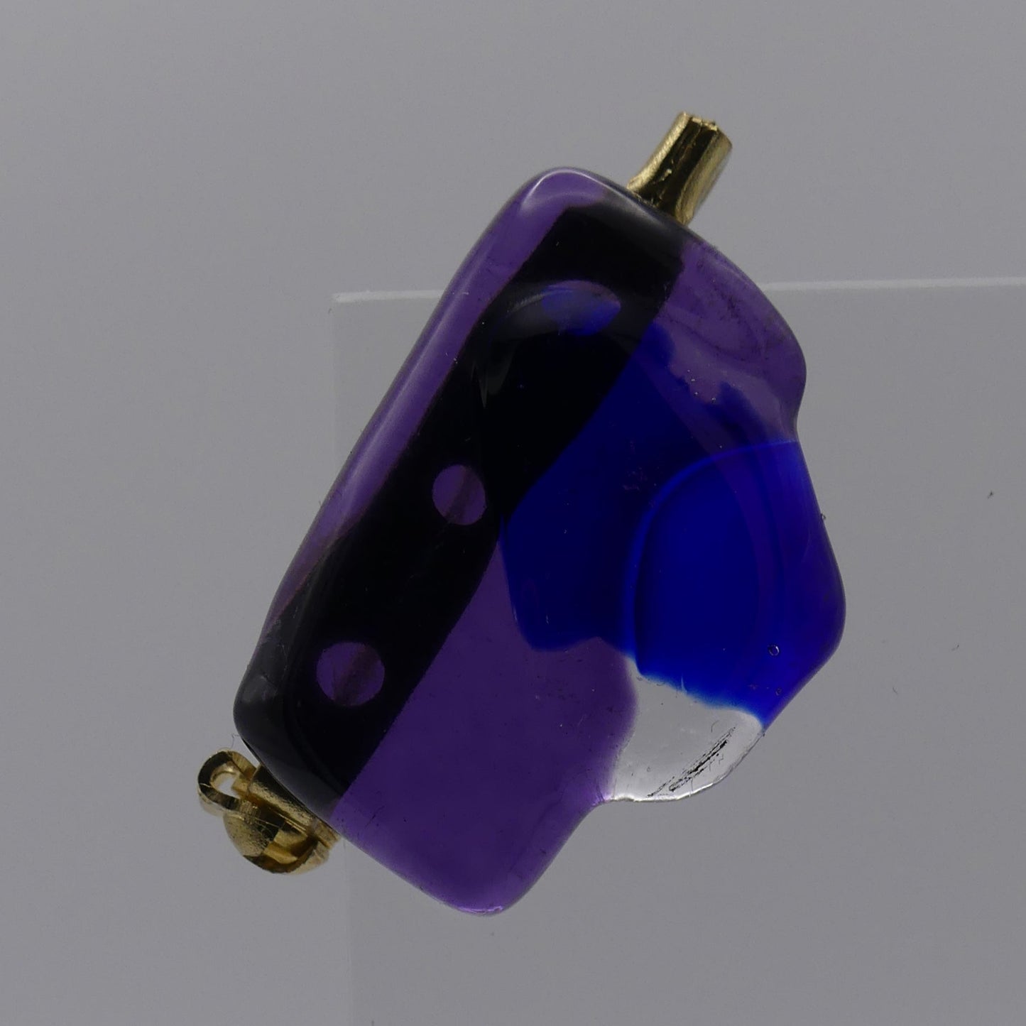 Broche violet