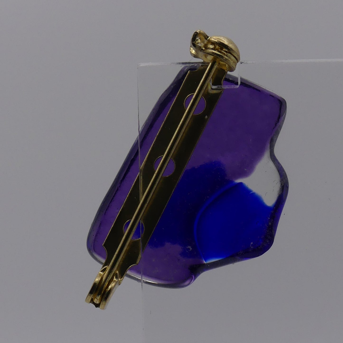 Broche violet