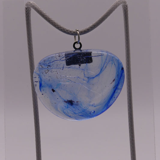 Collier bleu
