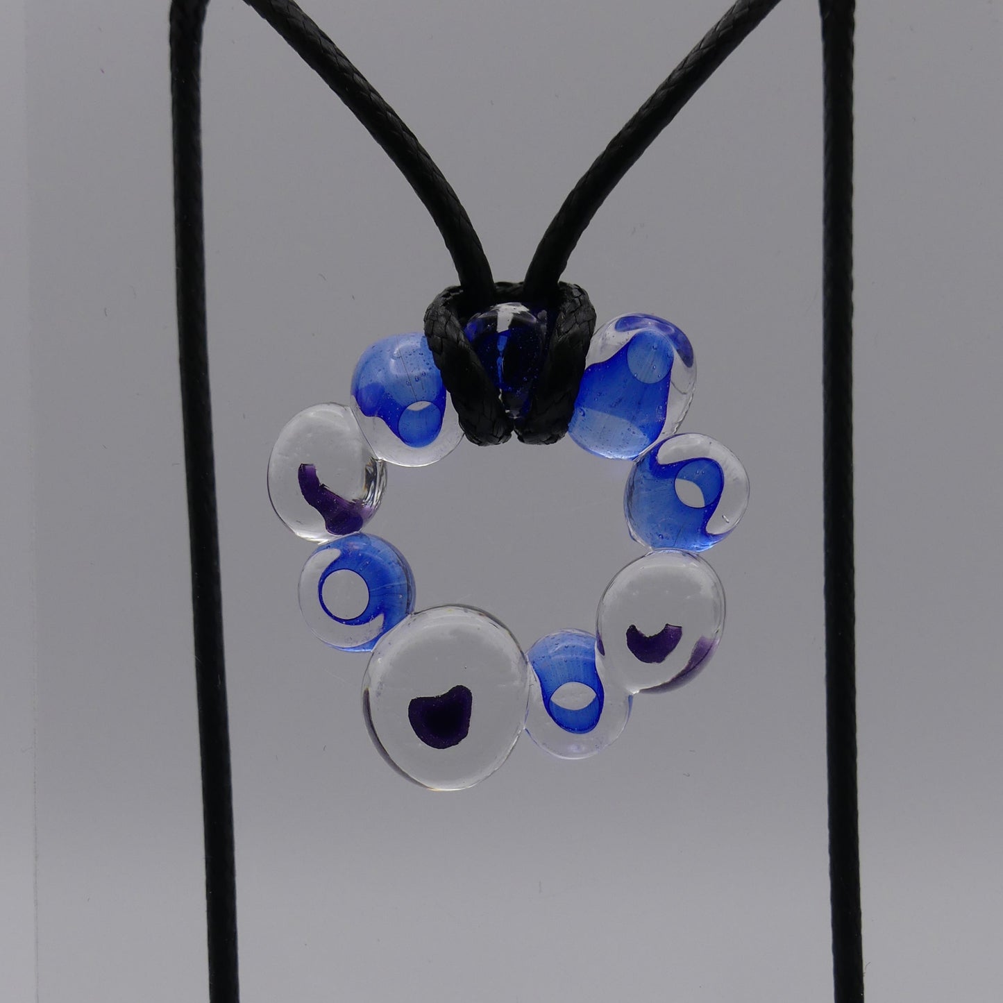 Collier bleu violet