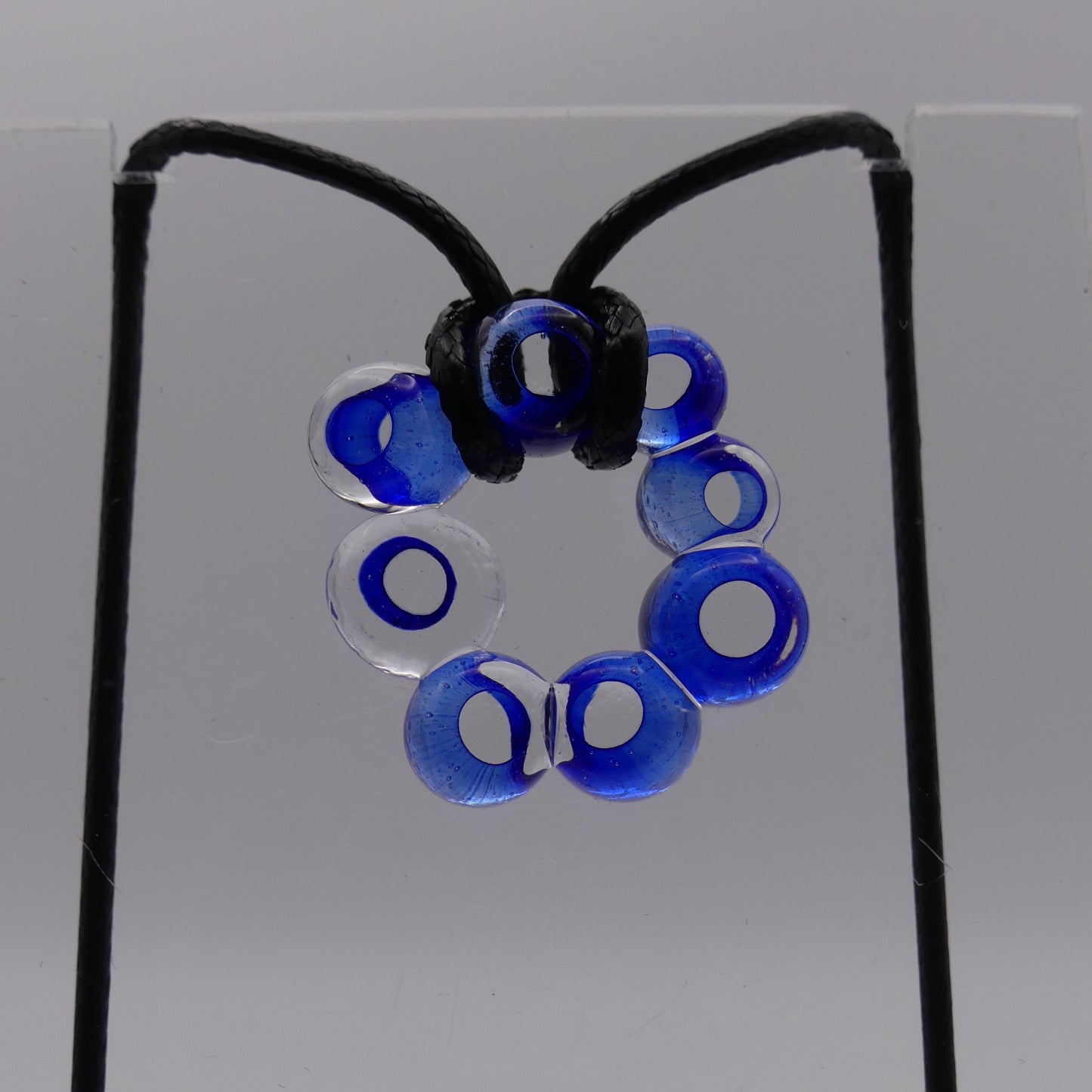 Collier bleu