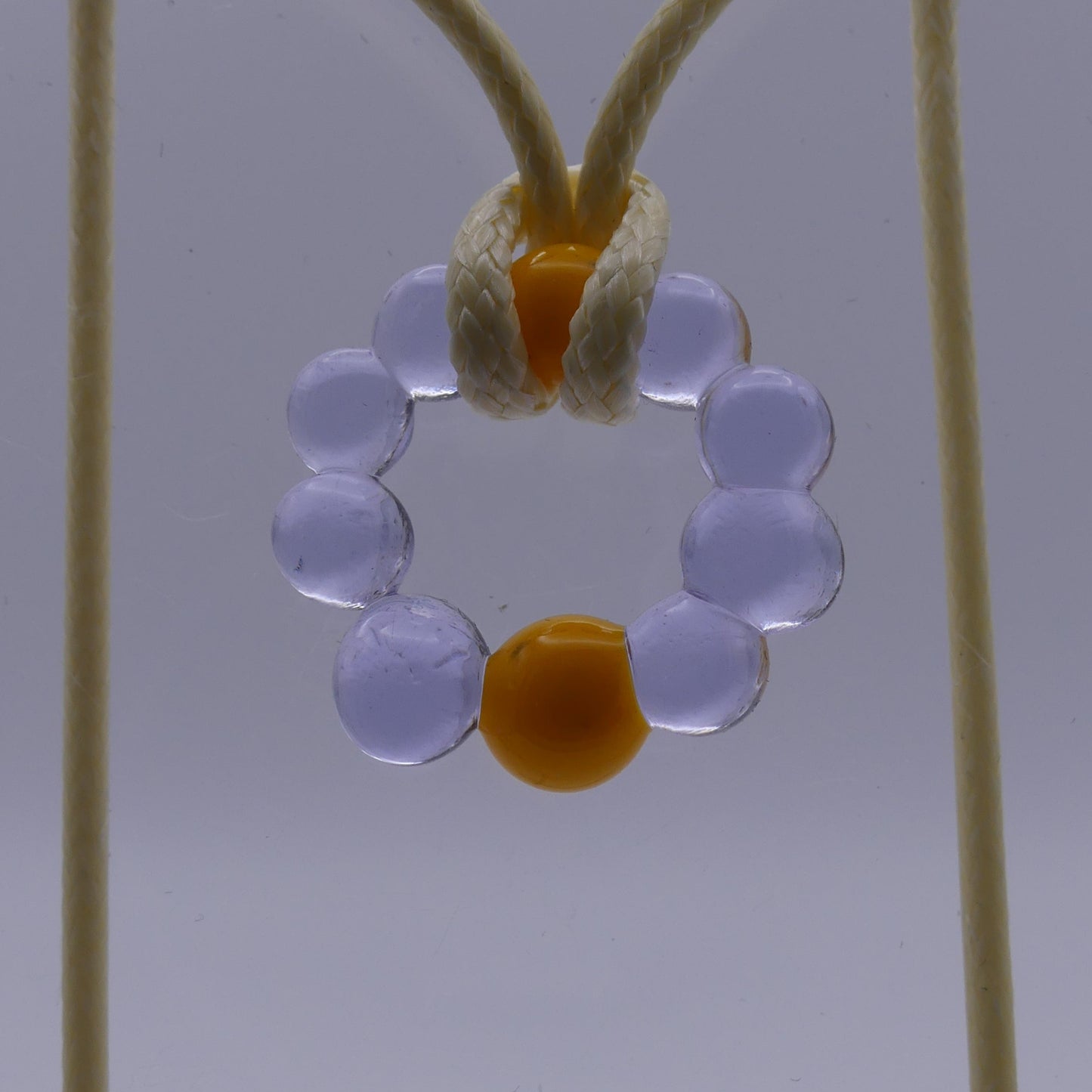 Collier violet jaune