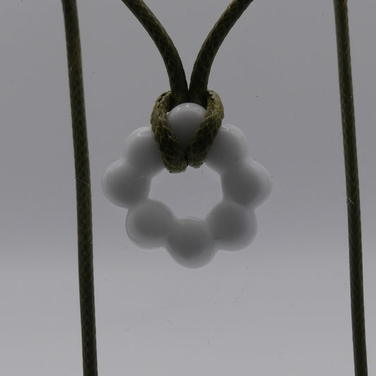 Collier blanc