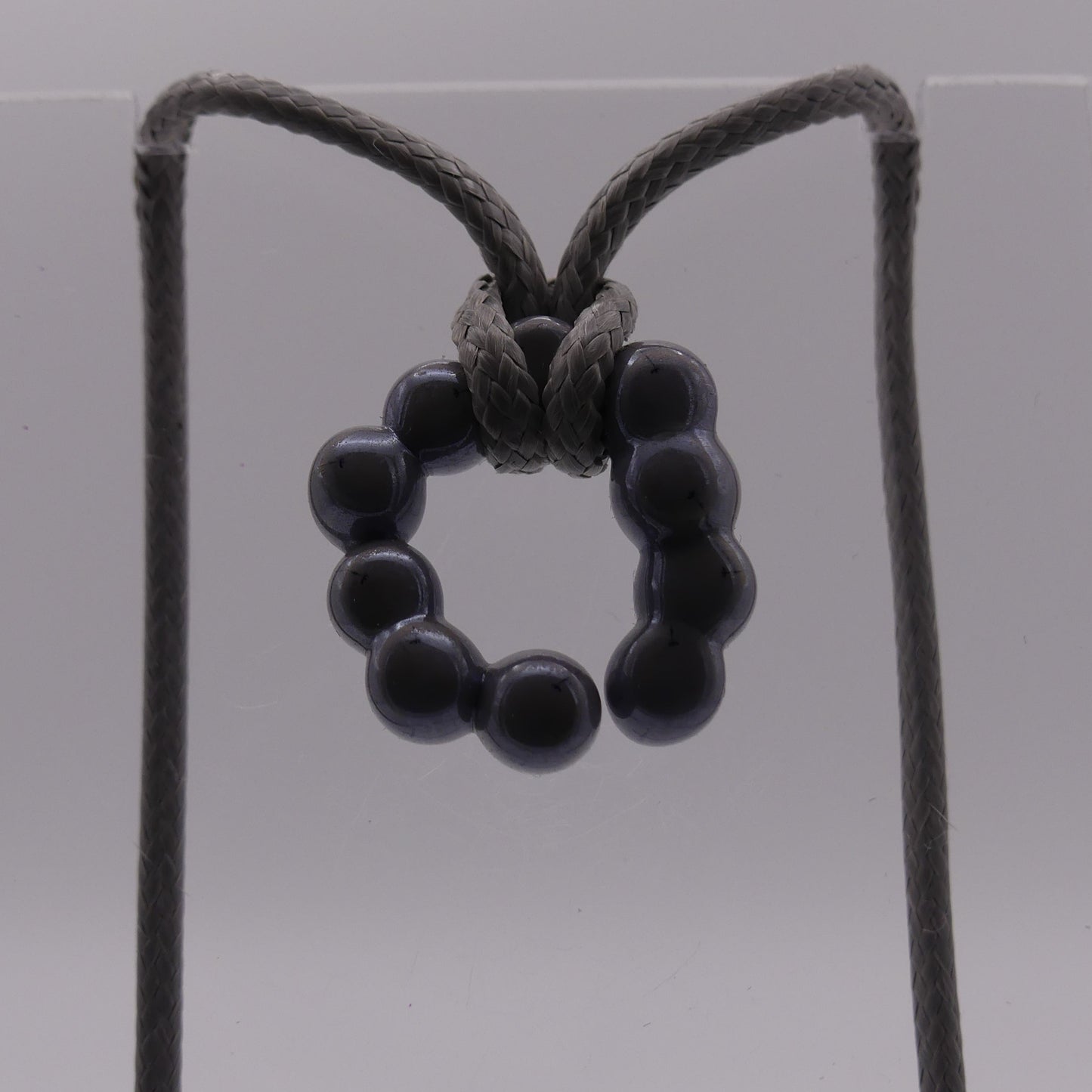 Collier noir argenté