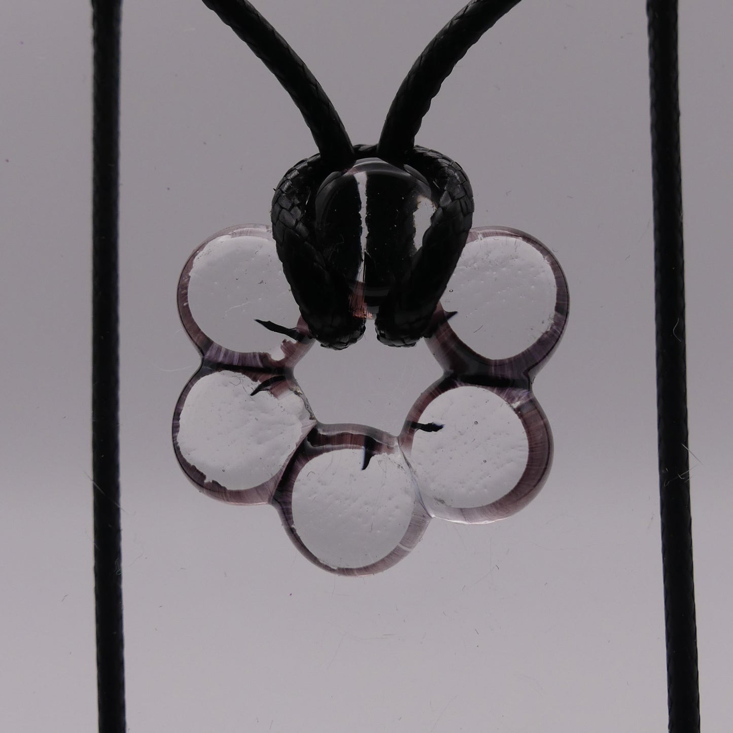 Collier noir transparent