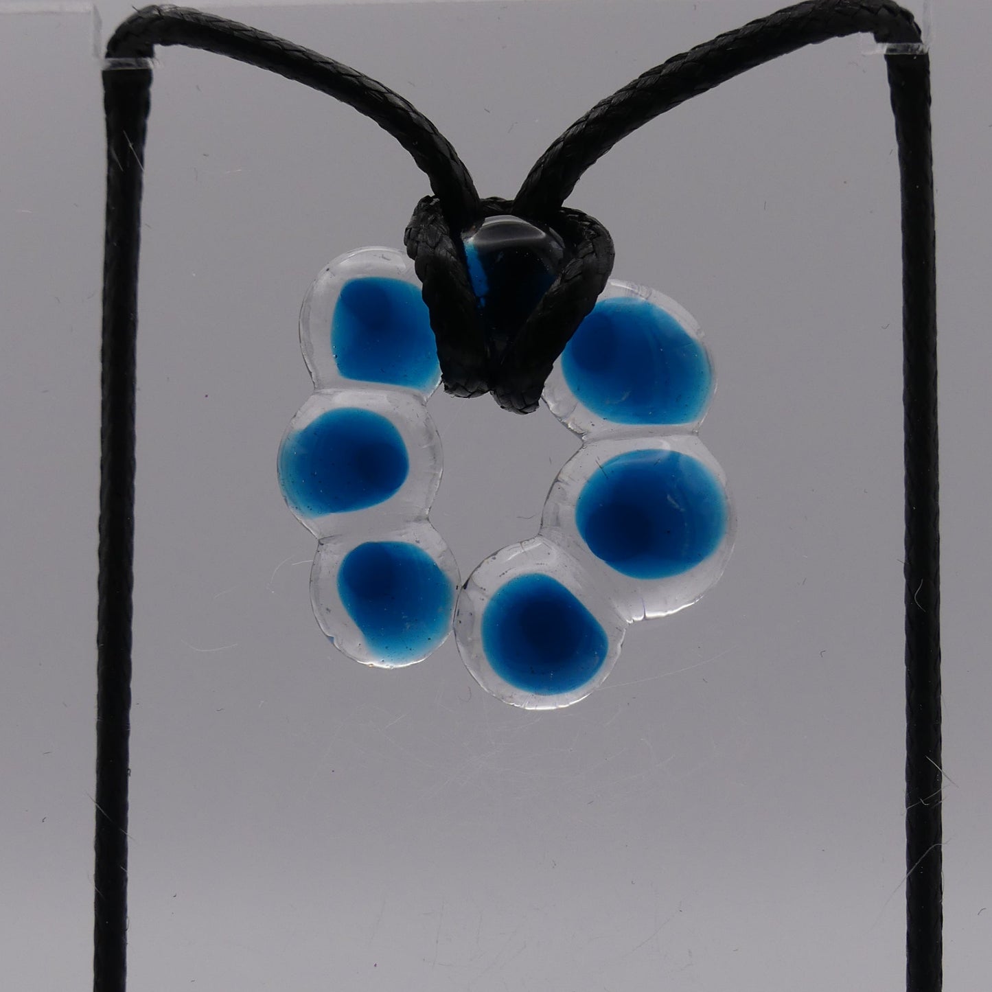 Collier bleu