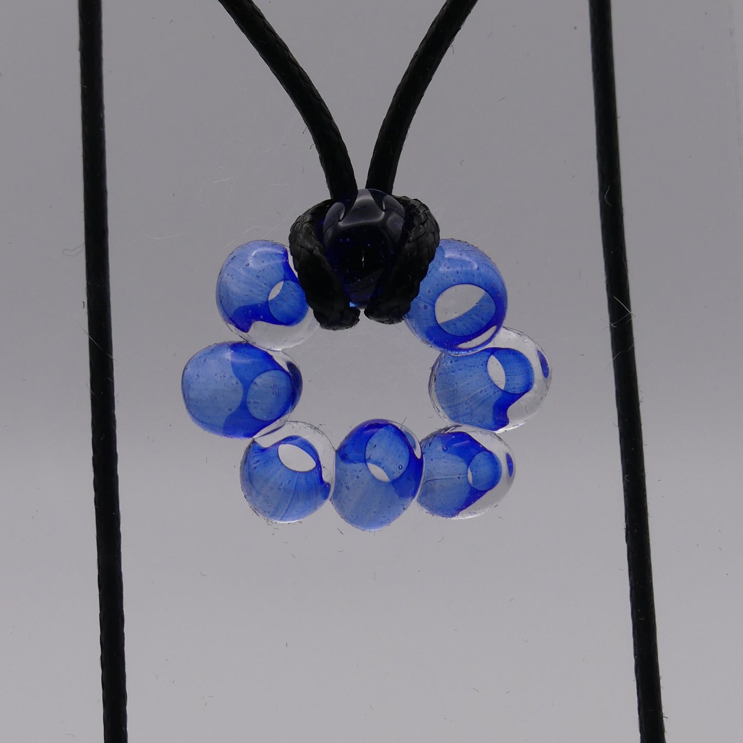 Collier bleu