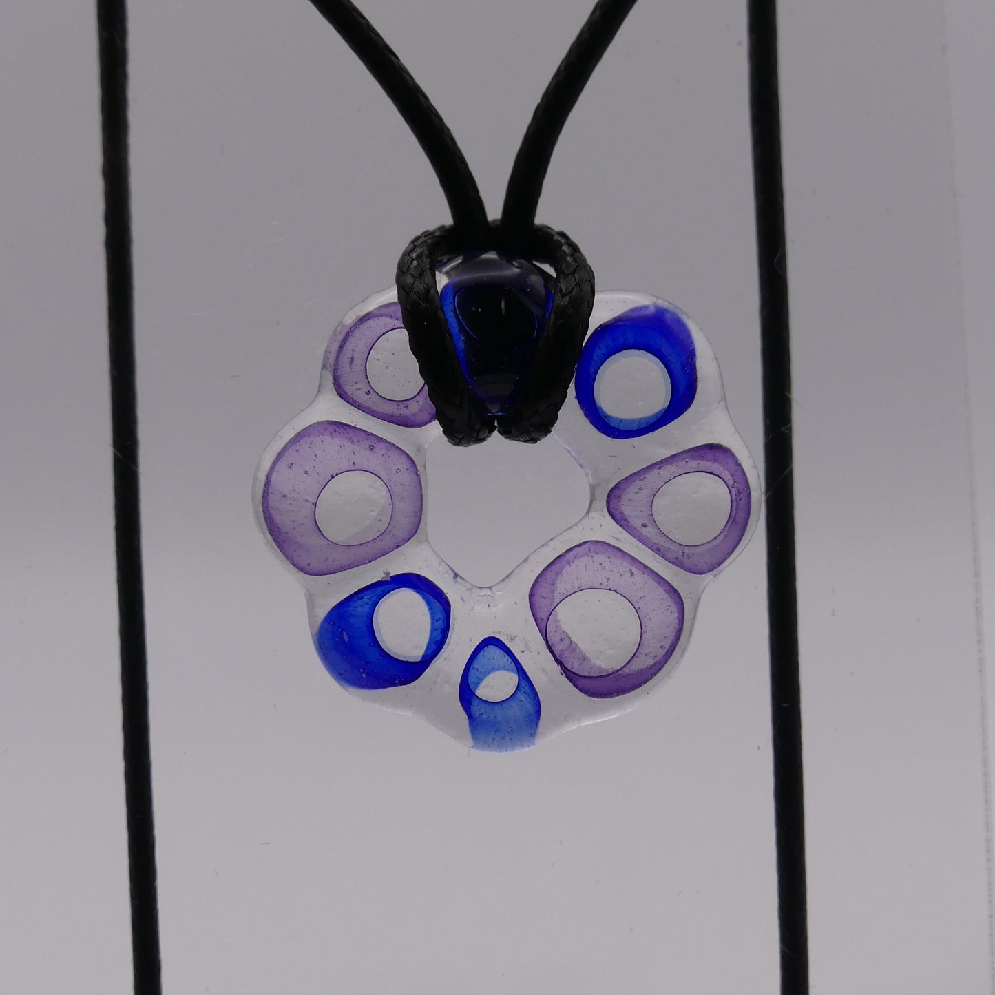 Collier violet bleu