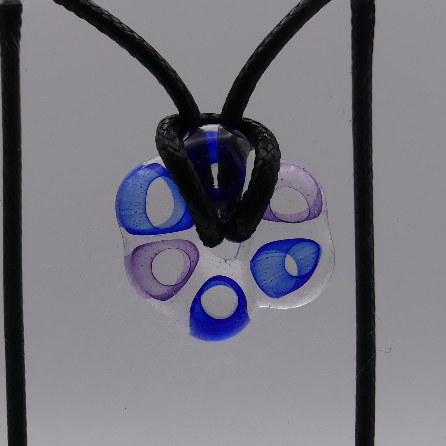 Collier violet bleu