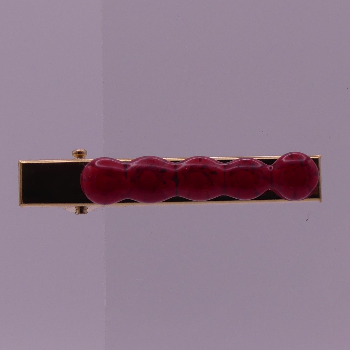 Pince à cheveux rouge