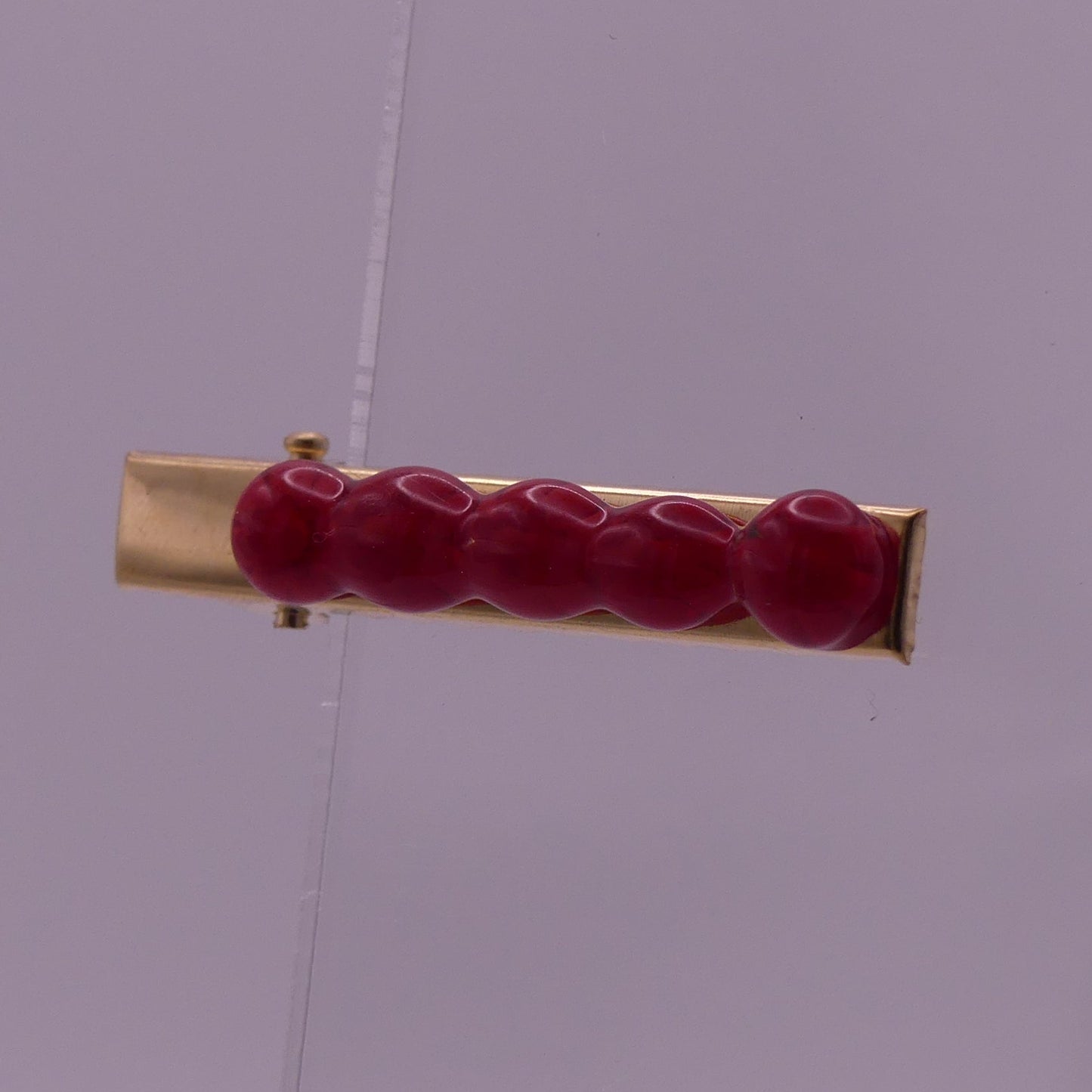 Pince à cheveux rouge