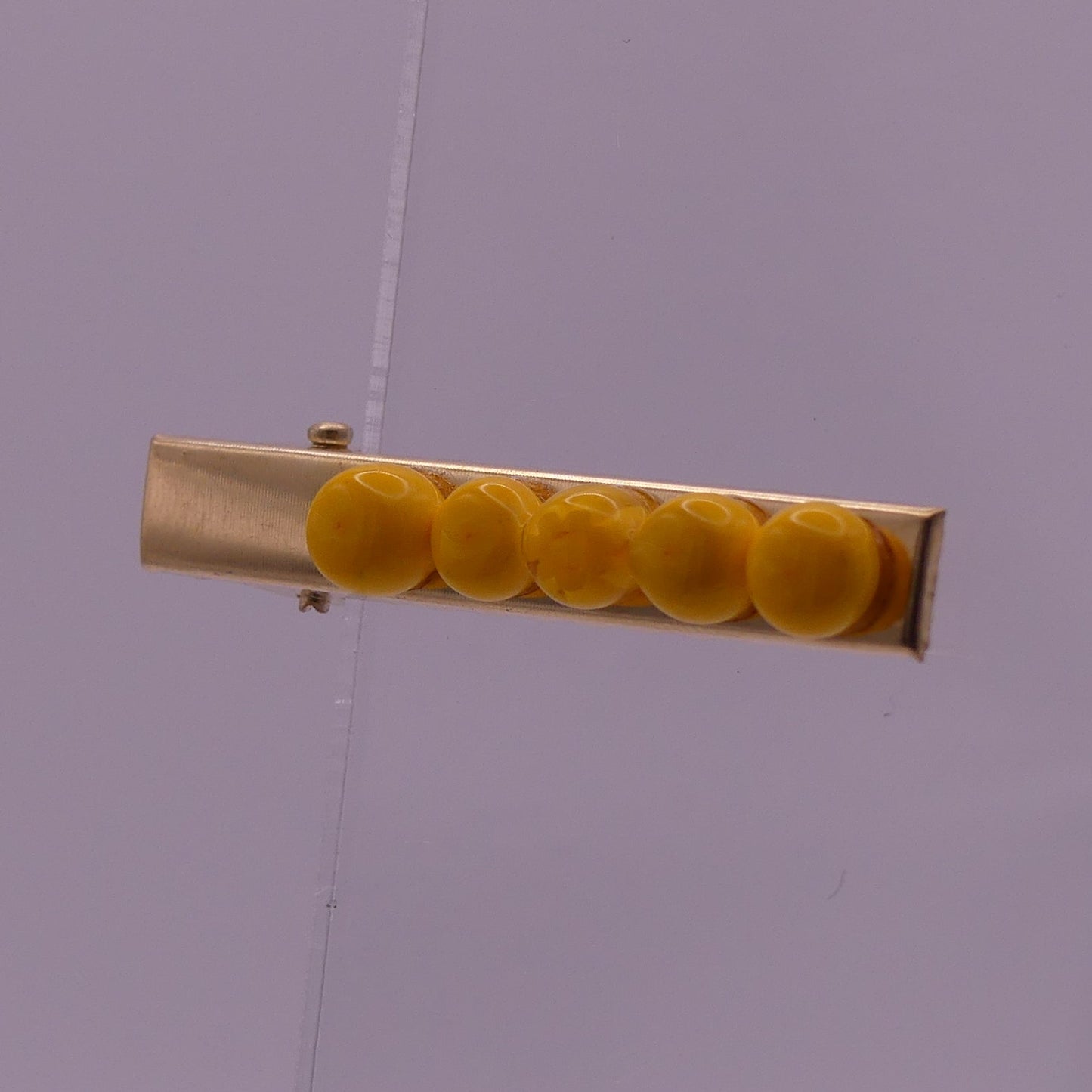 Pince à cheveux jaune