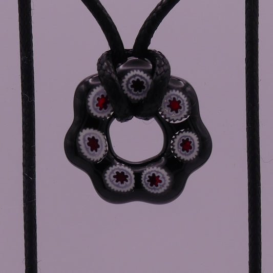 Collier noir motifs