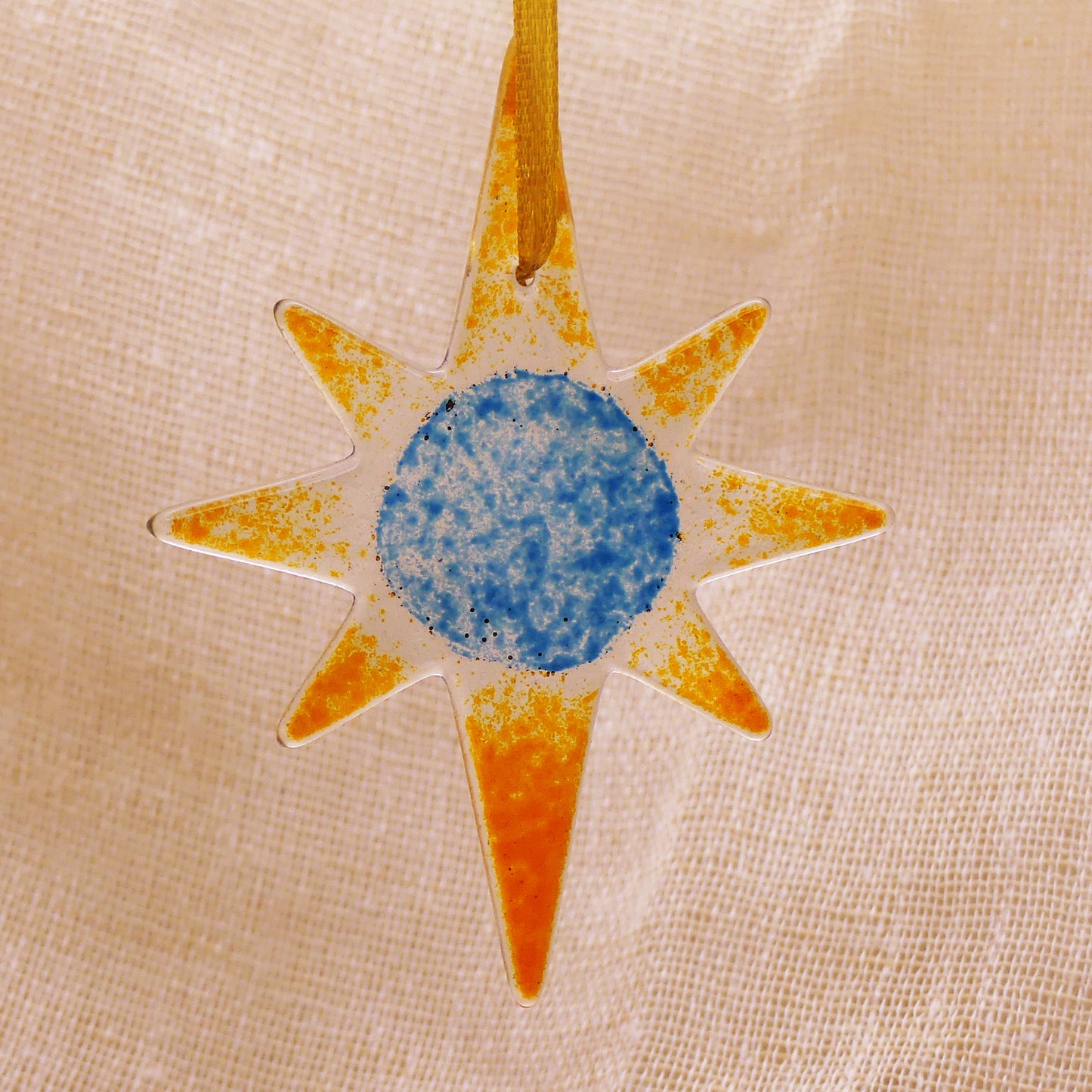 Étoile bleue et dorée