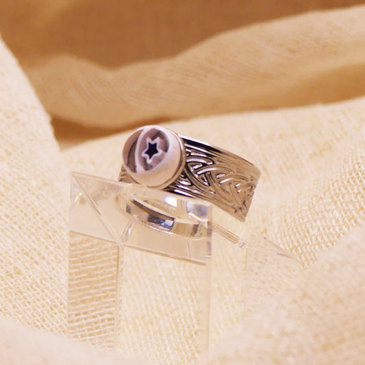 Bague blanche et bleue