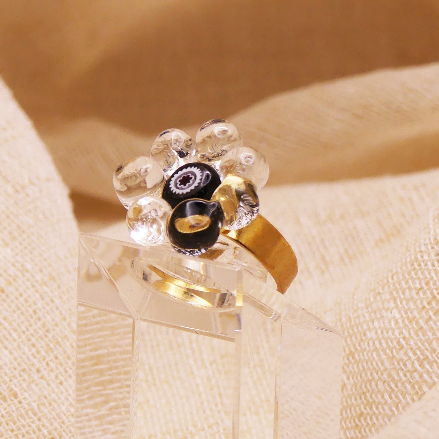 Bague noire transparente