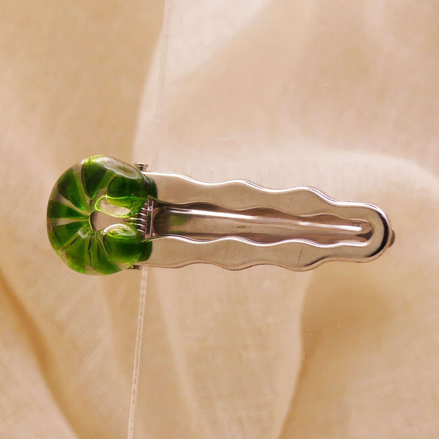 Pince à cheveux verte