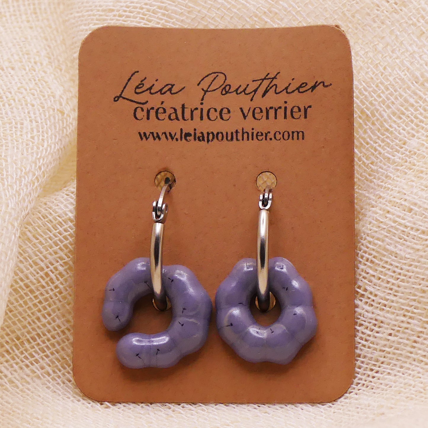 Boucles d'oreilles violettes argentées