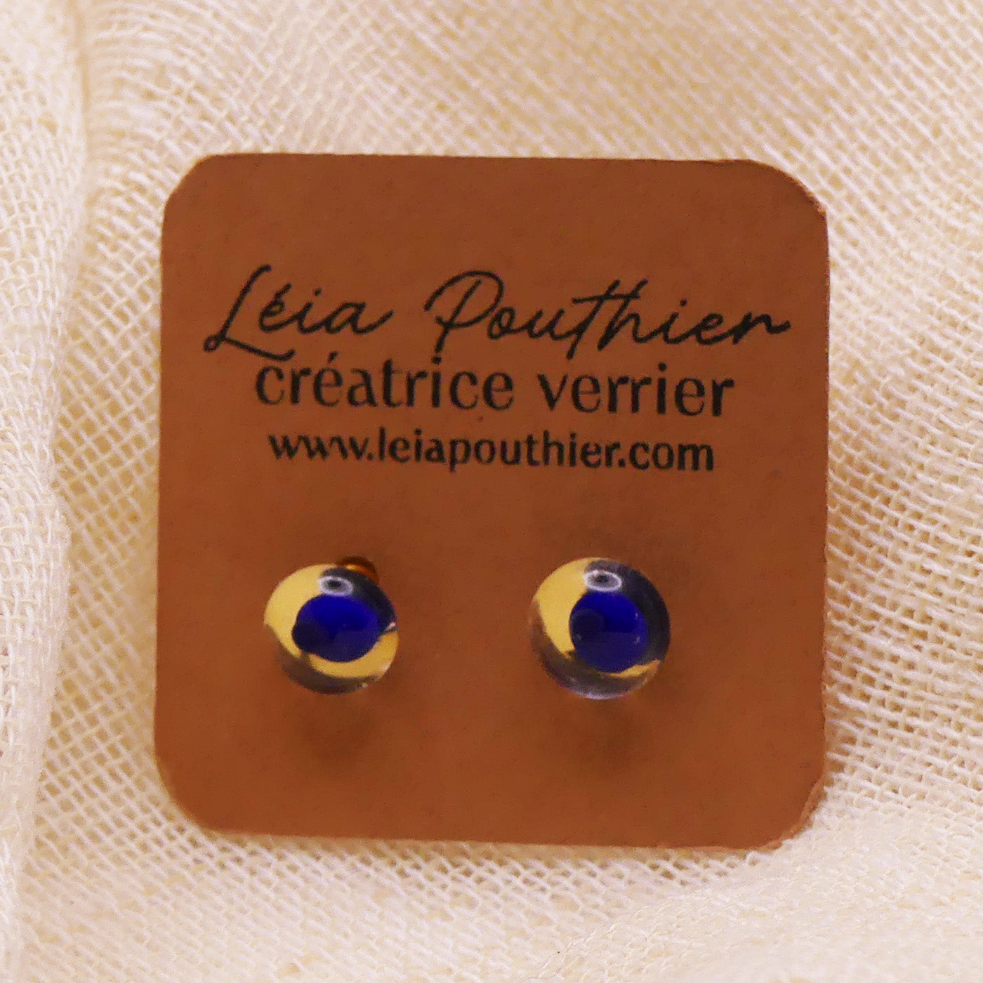 Clous d'oreilles bleus