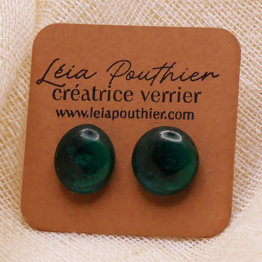 Clous d'oreilles vert foncé