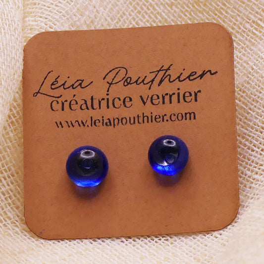 Clous d'oreilles bleus