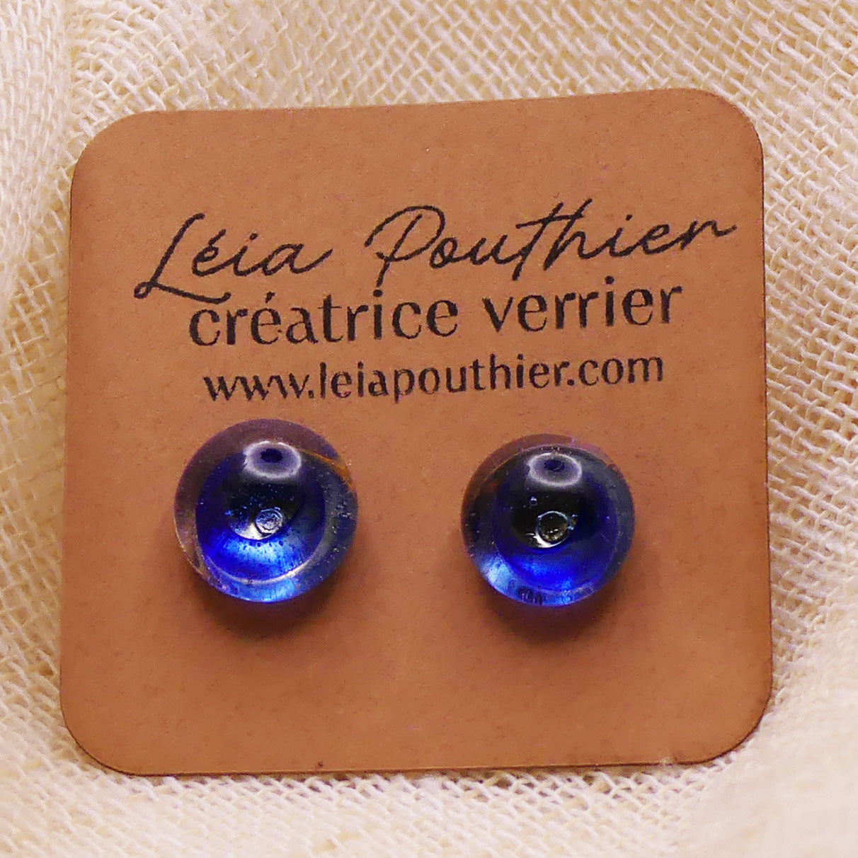 Clous d'oreilles bleus