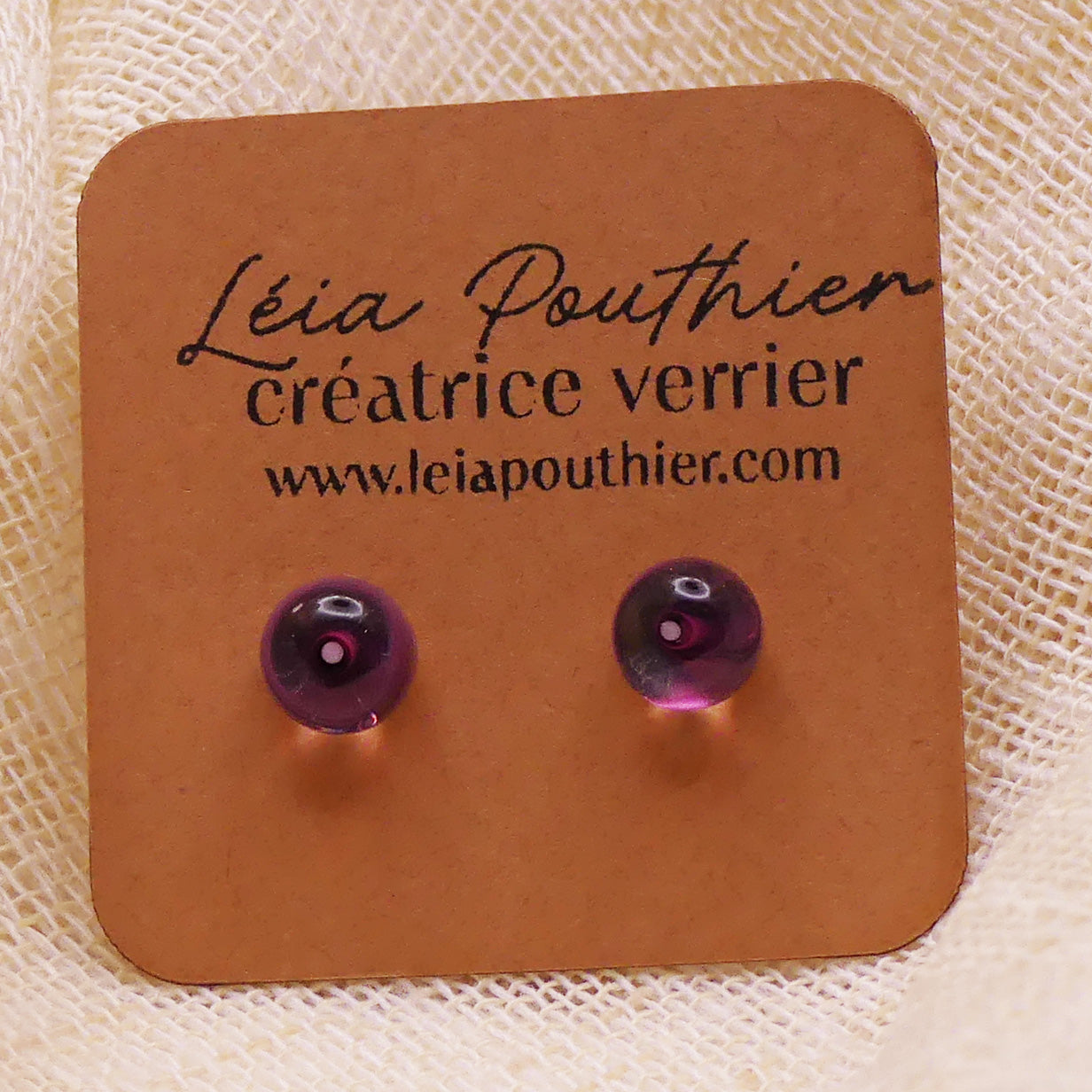 Clous d'oreilles roses