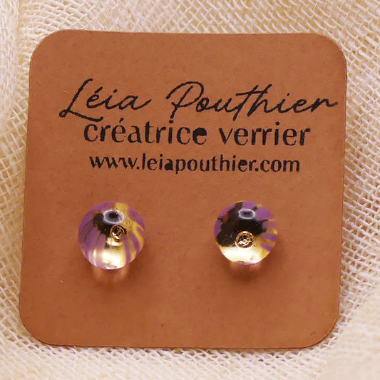 Clous d'oreilles violets