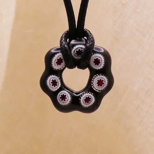 Collier noir motifs