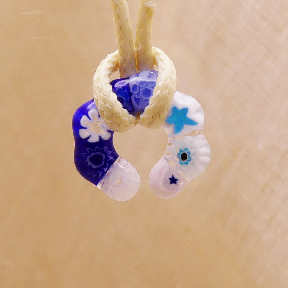 Collier bleu