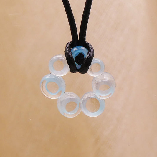 Collier bleu