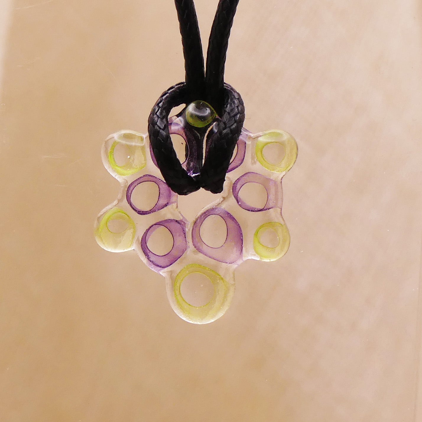 Collier tortue violette