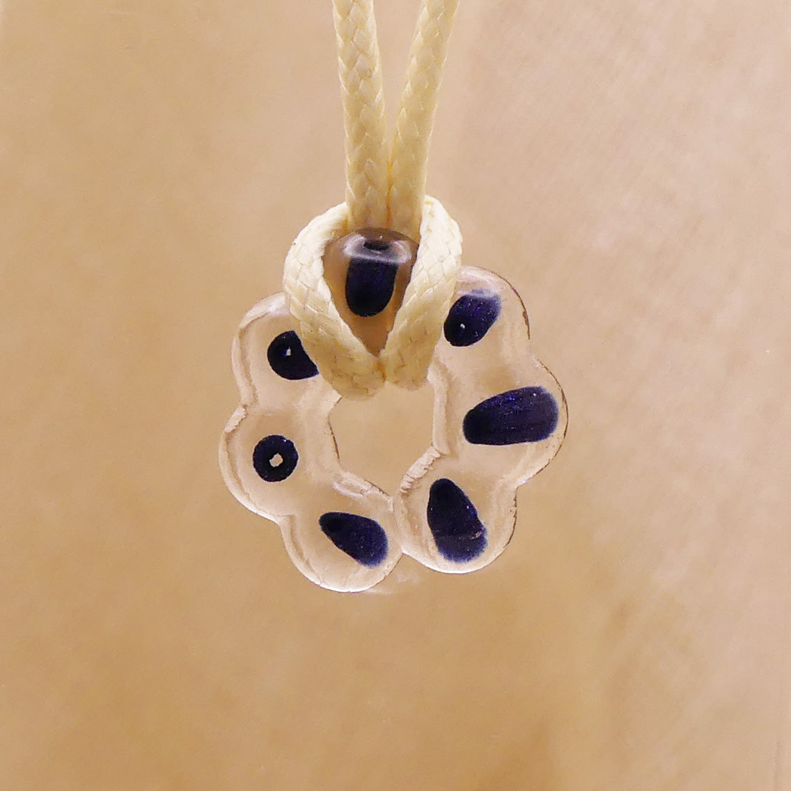 Collier bleu pailleté