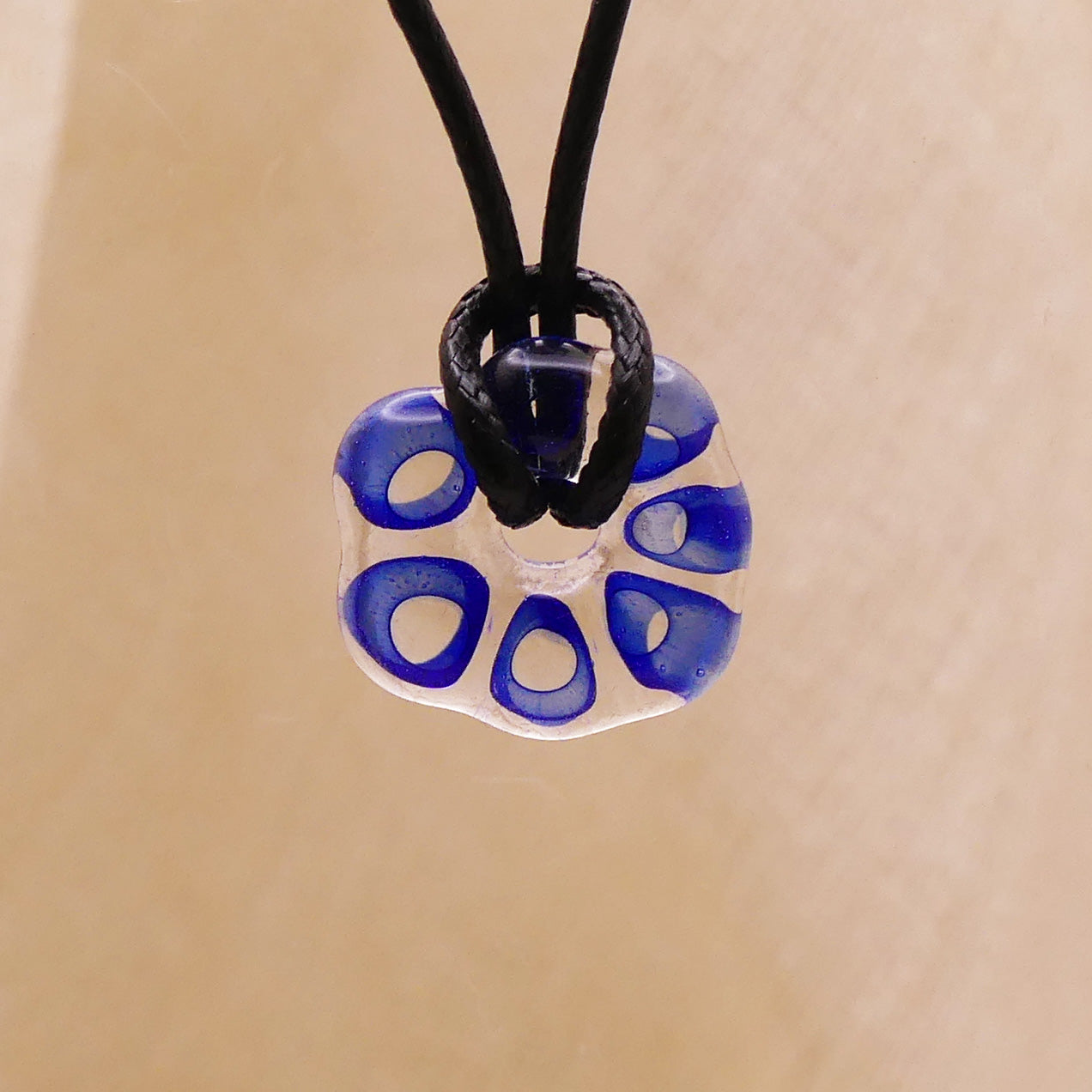 Collier bleu