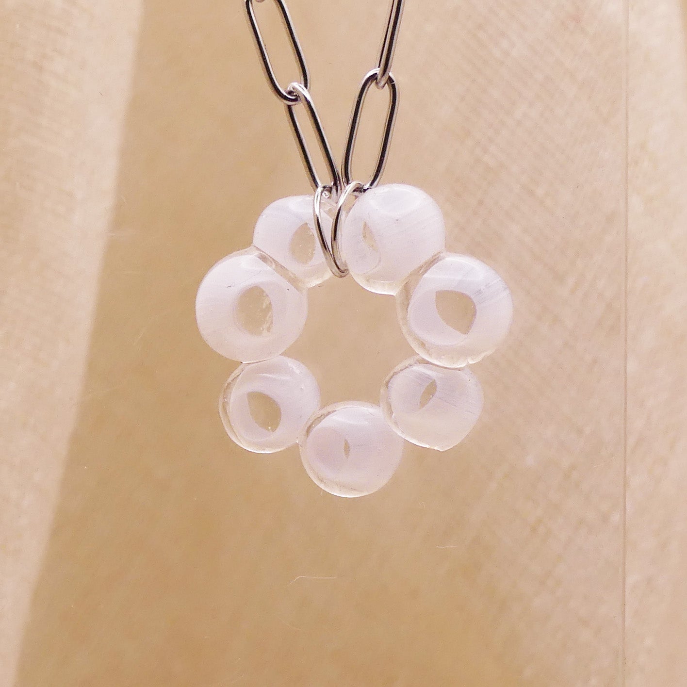 Collier blanc