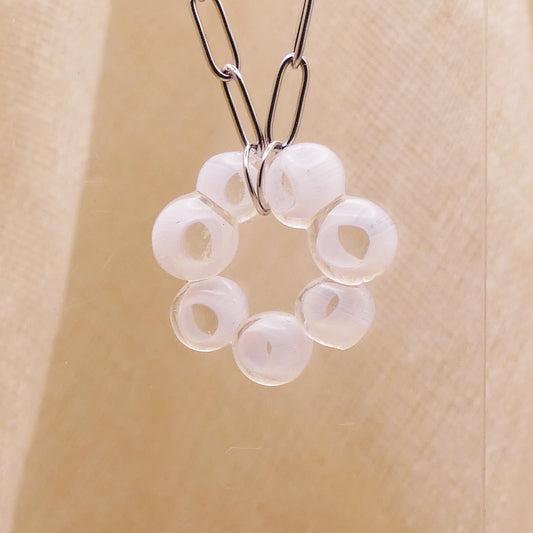 Collier blanc