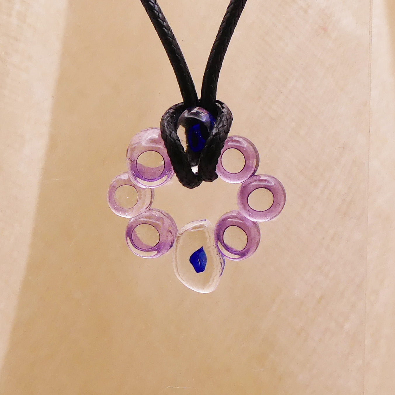 Collier bleu violet