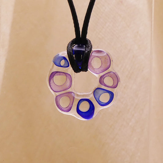 Collier violet bleu