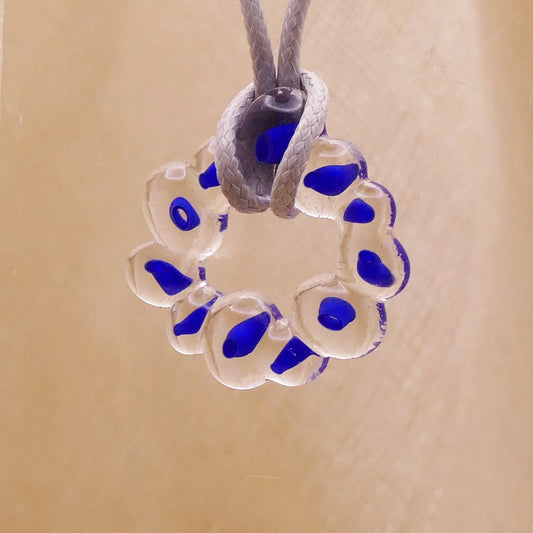 Collier bleu