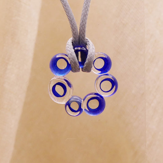 Collier bleu